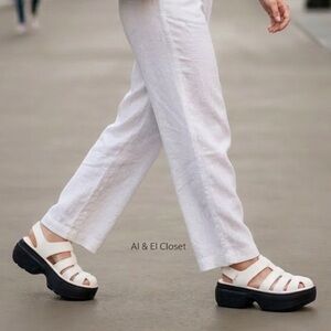 Crocs Platform Sandals Women’s 9 White Black Chunky Fisherman Style NWT